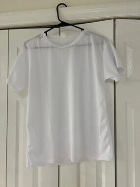 women’s white athletic short sleeve top size XL